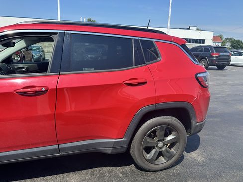Used 2018 Jeep Compass Latitude AWD/4WD image 5