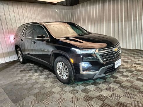 Used 2023 Chevrolet Traverse LT w/ Rear Camera Mirror Package image 2