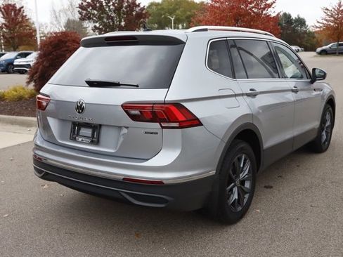 Used 2022 Volkswagen Tiguan SE image 3