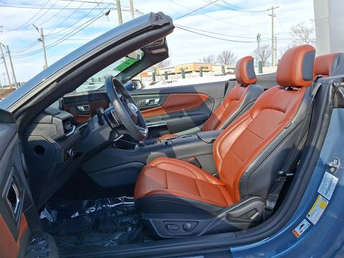 Used 2025 Ford Mustang GT Premium image 13