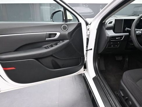 Used 2025 Hyundai Sonata SEL FWD image 17
