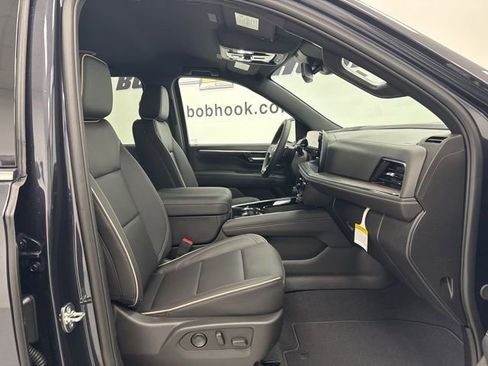 New 2026 Chevrolet Suburban Premier AWD/4WD image 35