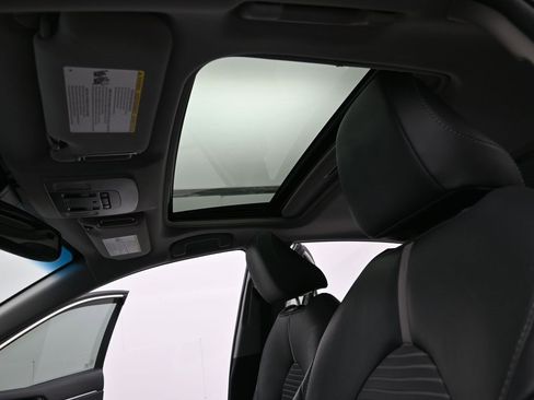 Used 2018 Toyota Camry SE w/ Moonroof Package image 31