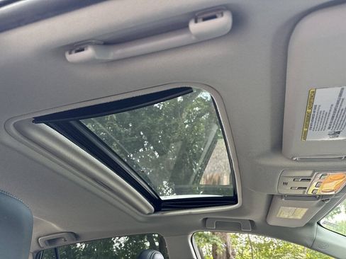 Used 2013 Toyota RAV4 Limited AWD/4WD image 18