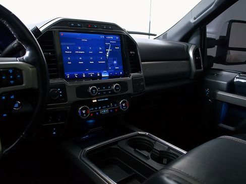 Used 2022 Ford F250 Platinum w/ FX4 Off-Road Package AWD/4WD image 27