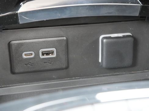 Used 2022 Buick Envision Essence w/ Sport Touring Package image 27