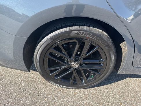 Used 2025 Toyota Camry SE image 14
