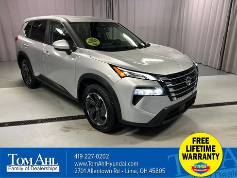 Used 2025 Nissan Rogue SV AWD/4WD image 1