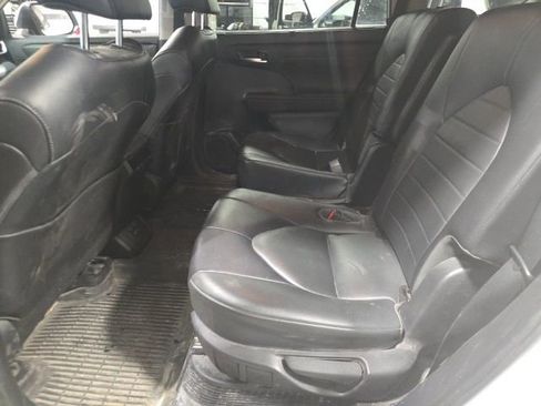 Used 2022 Toyota Highlander XLE image 12