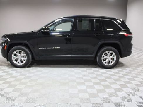 Used 2023 Jeep Grand Cherokee Limited AWD/4WD image 7