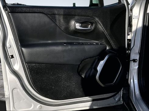 Used 2018 Jeep Renegade Limited w/ UConnect 8.4 Nav Group image 13