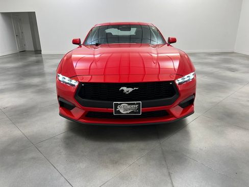 Used 2025 Ford Mustang Coupe RWD image 3