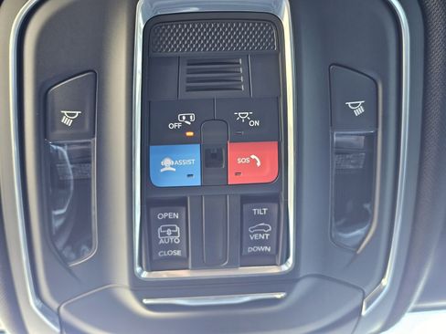 New 2025 Jeep Grand Cherokee L Laredo image 19