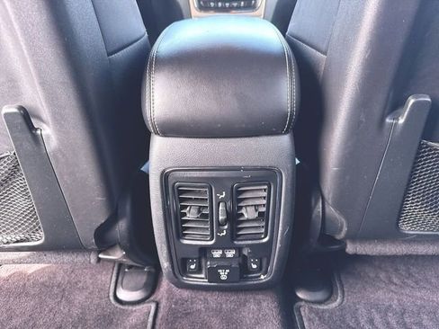 Used 2017 Jeep Grand Cherokee Limited image 21