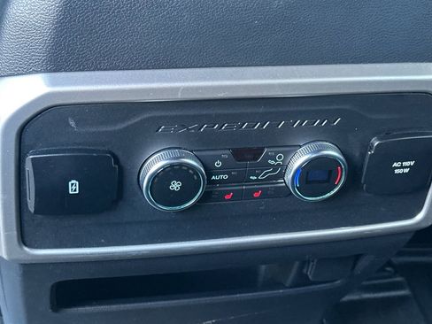 Used 2022 Ford Expedition Limited image 16