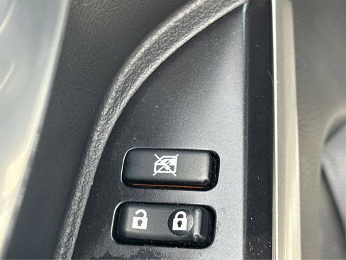 Used 2018 Toyota Land Cruiser image 35