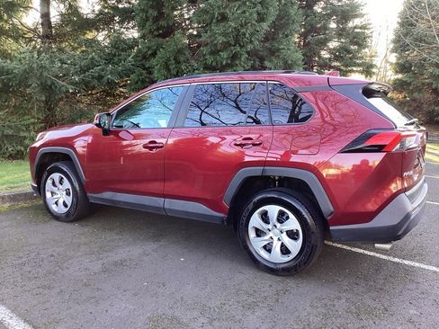 Used 2019 Toyota RAV4 LE image 8