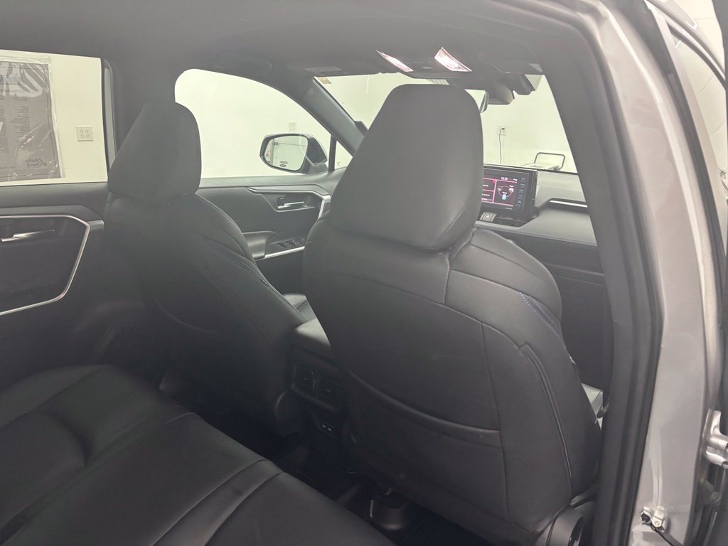 Used 2022 Toyota RAV4 SE w/ SE Grade Weather Package AWD/4WD image 39