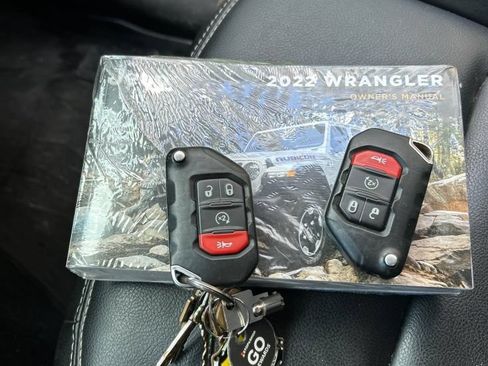 Used 2022 Jeep Wrangler Unlimited Sahara w/ Cold Weather Group AWD/4WD image 12