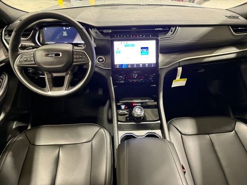 New 2025 Jeep Grand Cherokee Limited w/ Black Appearance Package image 15