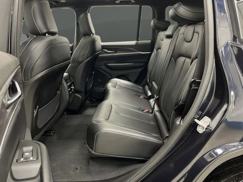 Used 2024 Jeep Grand Cherokee Limited w/ Black Appearance Package image 32