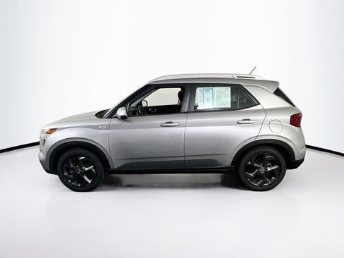 Used 2023 Hyundai Venue SEL FWD image 8