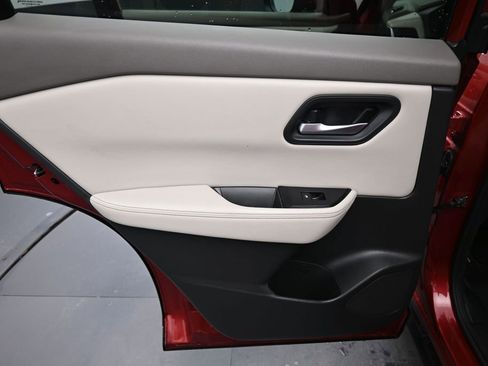 Used 2025 Nissan Rogue SV AWD/4WD image 22