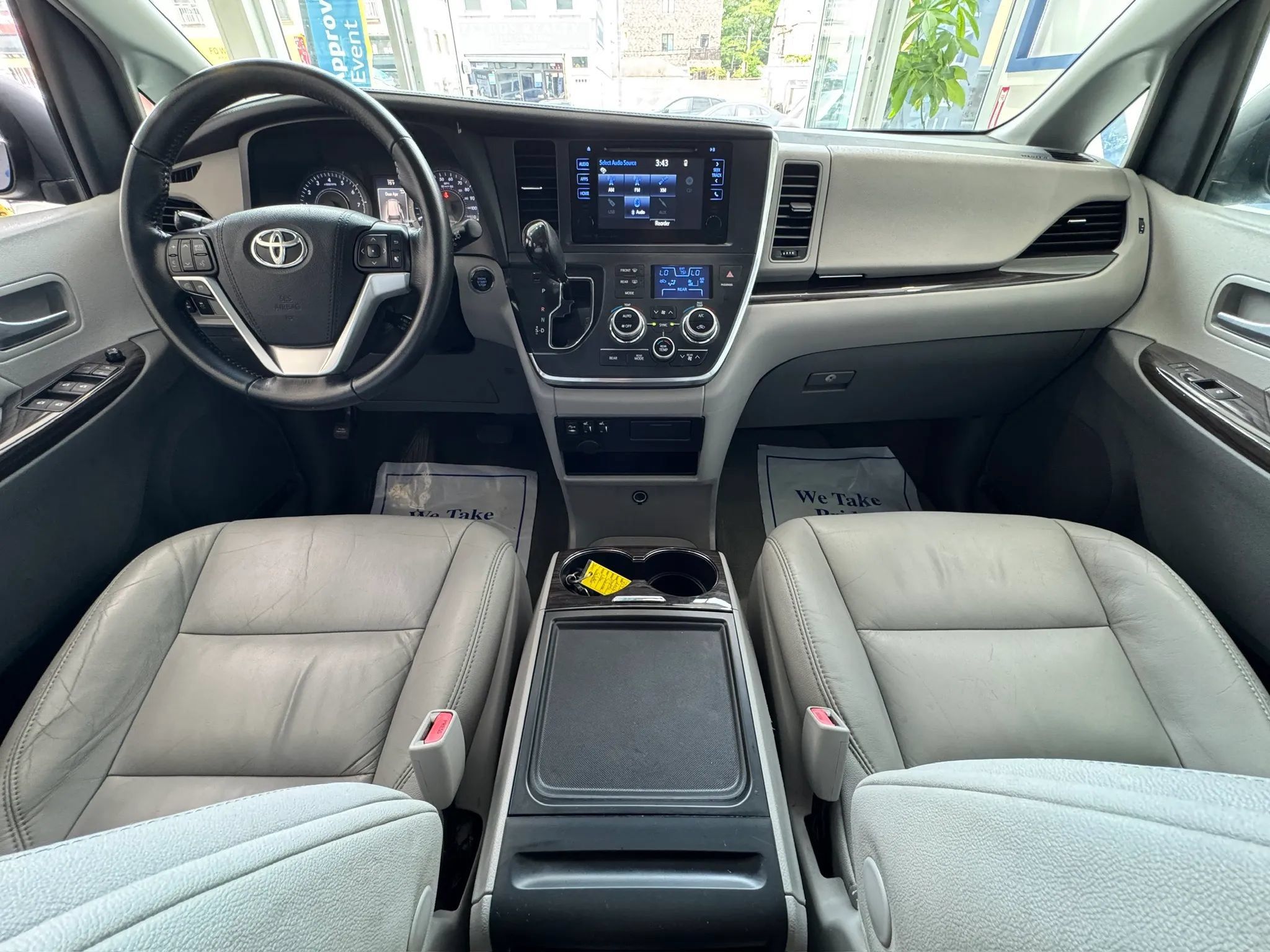 Used 2016 Toyota Sienna XLE FWD image 29