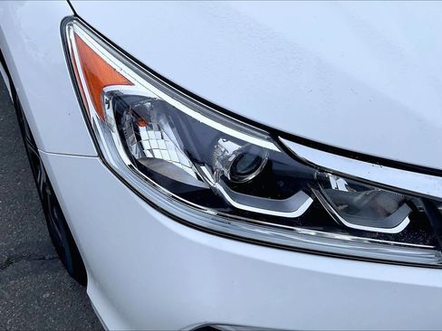 Used 2017 Honda Accord LX image 29