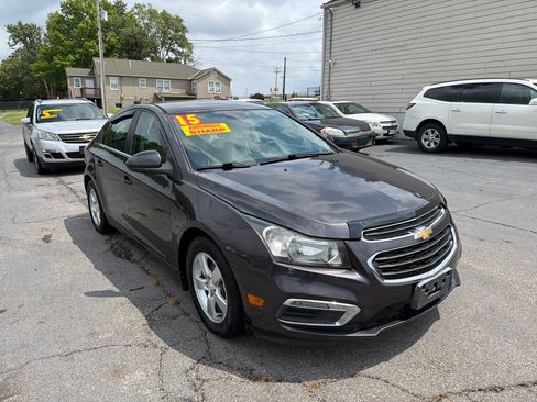 Used 2015 Chevrolet Cruze LT w/ Technology Package FWD image 4