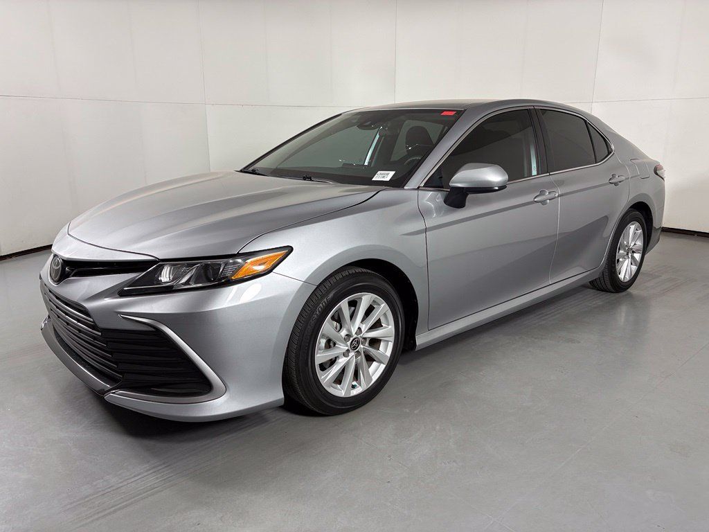 Used 2024 Toyota Camry LE FWD image 4