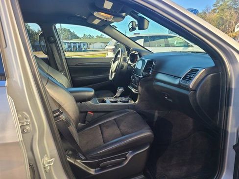 Used 2019 Jeep Grand Cherokee Laredo w/ Laredo X Package RWD image 6