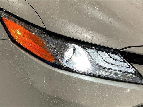 Used 2020 Toyota Camry XLE FWD image 31