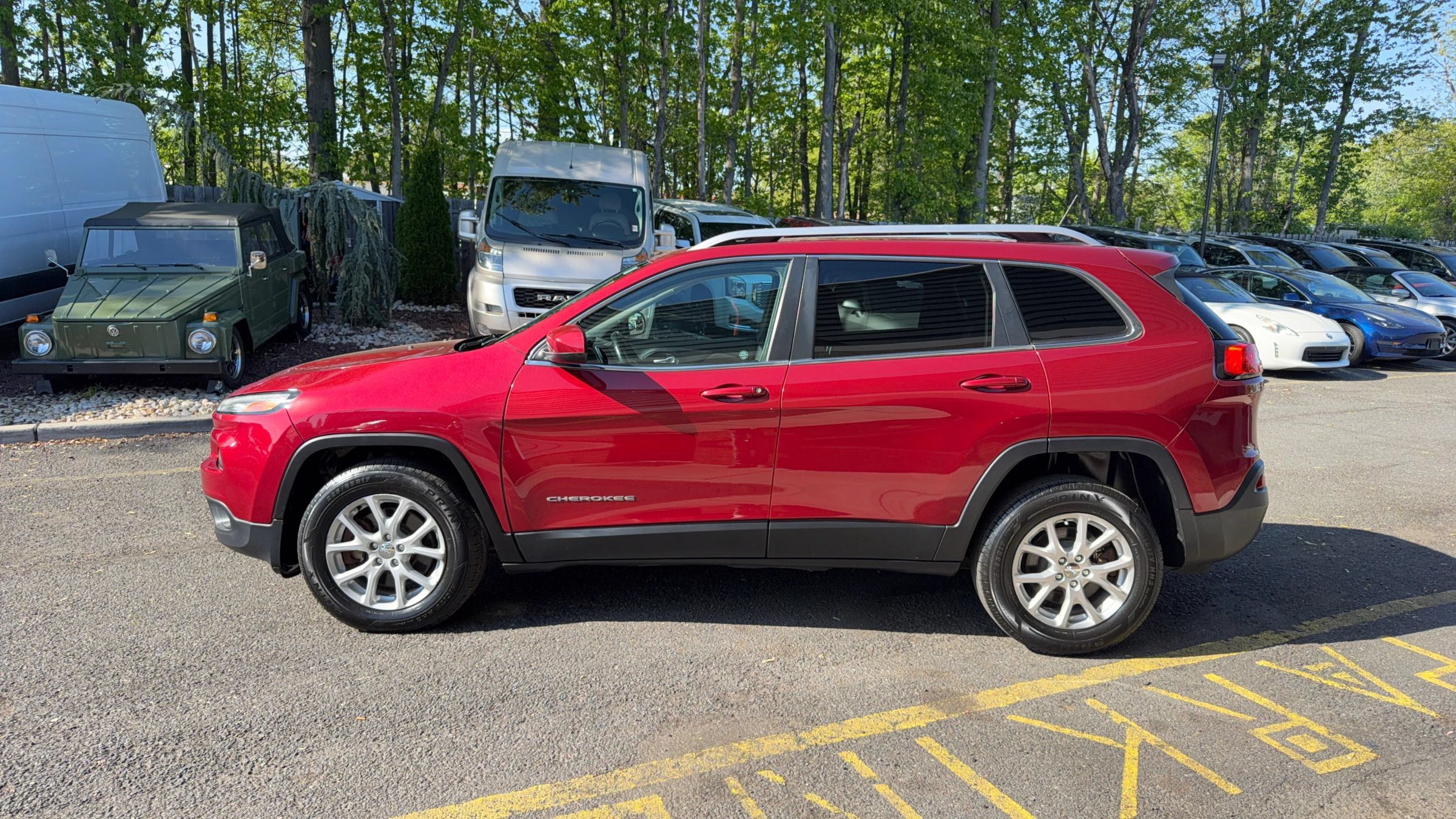 Used 2014 Jeep Cherokee Latitude w/ Cold Weather Group AWD/4WD image 8