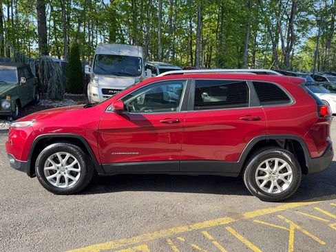 Used 2014 Jeep Cherokee Latitude w/ Cold Weather Group AWD/4WD image 8