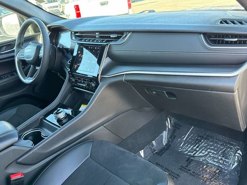 Used 2024 Jeep Grand Cherokee Altitude image 22