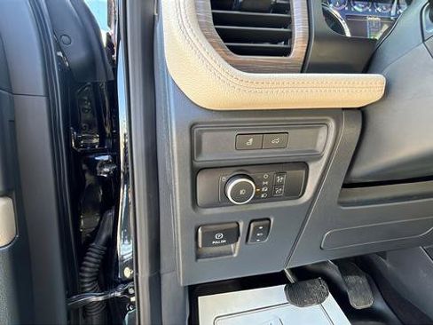 Used 2022 Ford Expedition Limited AWD/4WD image 11