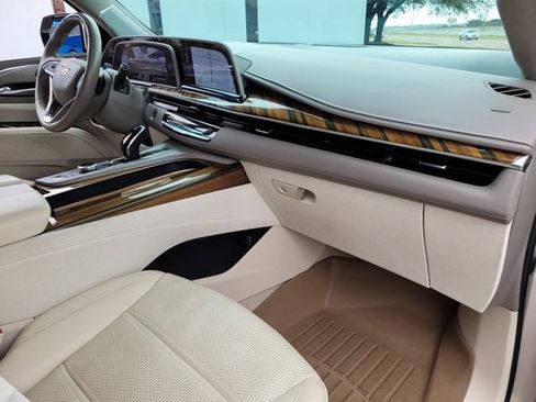 Used 2023 Cadillac Escalade Sport Platinum image 11