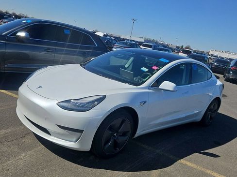 Used 2020 Tesla Model 3 Standard Range Plus RWD image 2