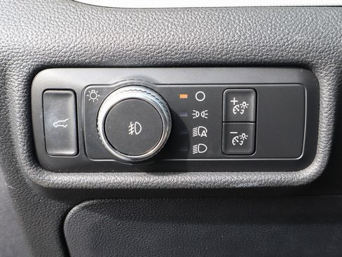 Used 2020 Ford Explorer XLT w/ Equipment Group 202A image 16