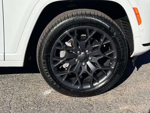 Used 2023 Jeep Grand Cherokee L Summit w/ High Altitude Package image 6