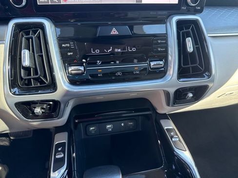 Used 2023 Kia Sorento SX AWD/4WD image 17