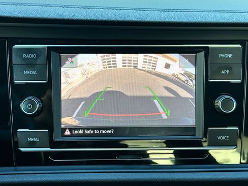 Used 2024 Volkswagen Jetta SE image 19