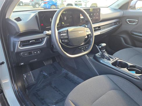 Used 2025 Kia K4 FWD image 23