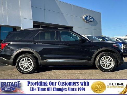 Used 2025 Ford Explorer Active AWD/4WD image 3