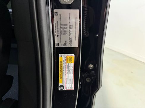 Used 2023 Chevrolet Suburban Premier AWD/4WD image 38