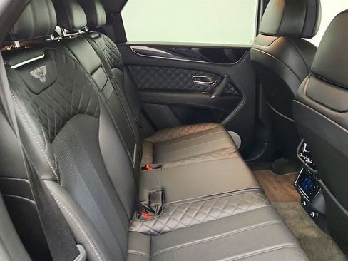 Used 2018 Bentley Bentayga AWD/4WD image 35