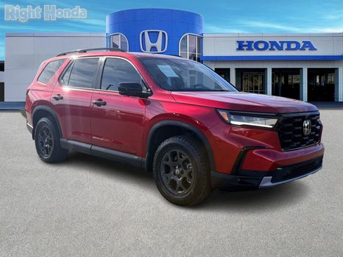 Used 2025 Honda Pilot TrailSport image 8
