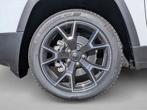 New 2026 Jeep Cherokee Overland image 10