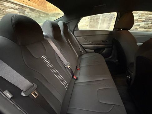Used 2025 Hyundai Elantra SEL FWD image 31